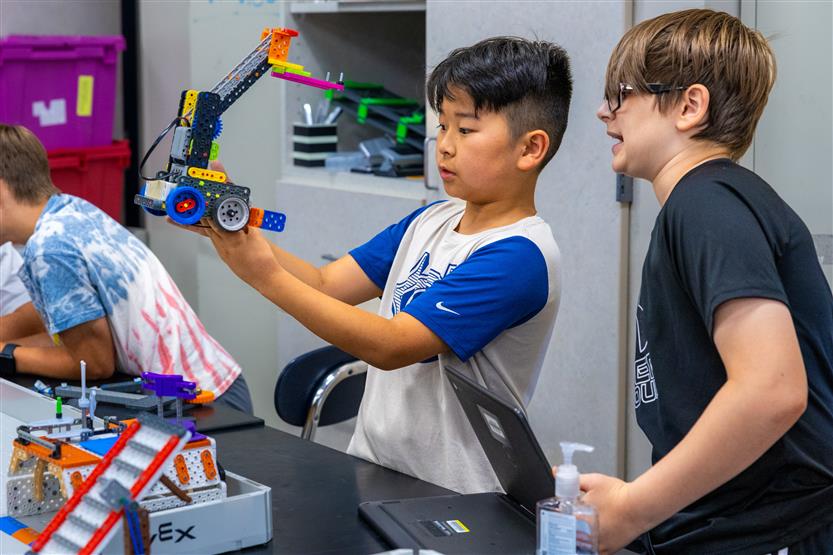 Students build robots